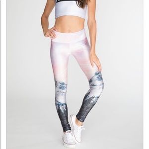 Goldsheep Pink Mountain Capri Leggings 💖